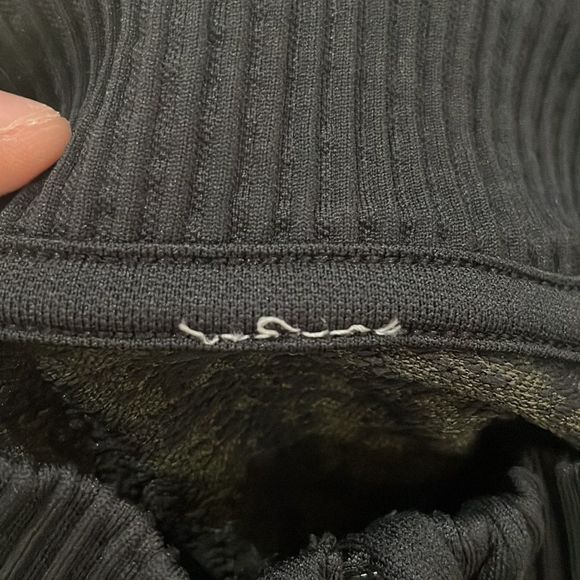 Lululemon Restless 1/4 zip black/army green pull over size 4 - Picture 8 of 11